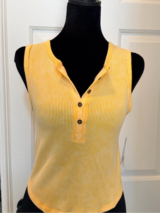 Buckle Tops - Women's Yellow Ribbed Henley Tank Top from Buckle